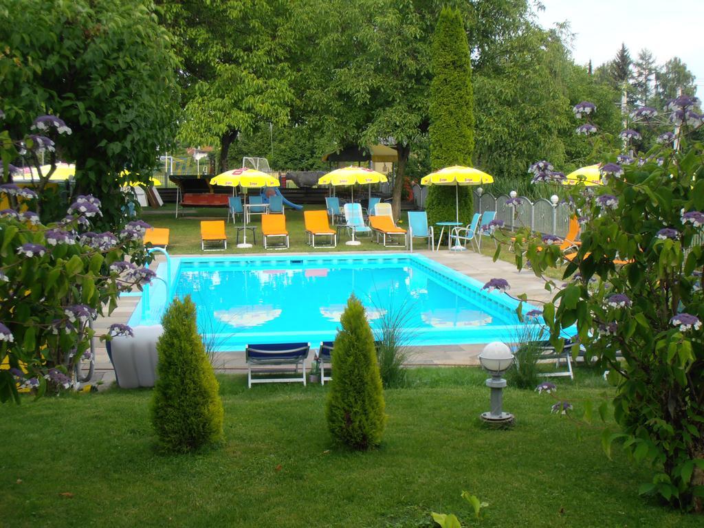 Ferienanlage Seehof Krumpendorf エクステリア 写真